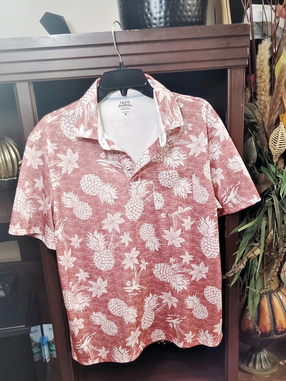 IZOD Saltwater Relaxed Classics Floral Short Sleeve Shirt in Red & White Size
